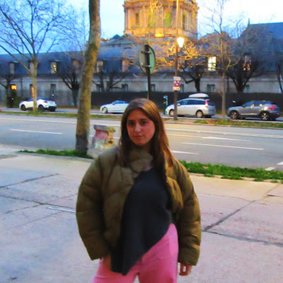 Meet your Posher, Claire - Picture 1 of 1